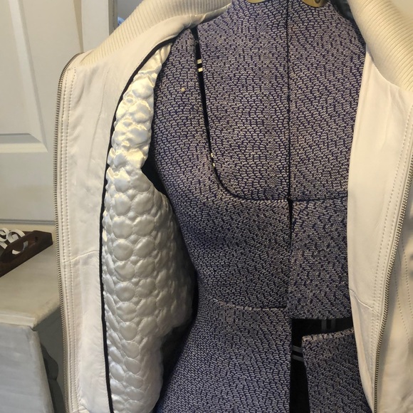 Vintage Danier Leather Off-White Bomber jacket - Picture 2 of 4